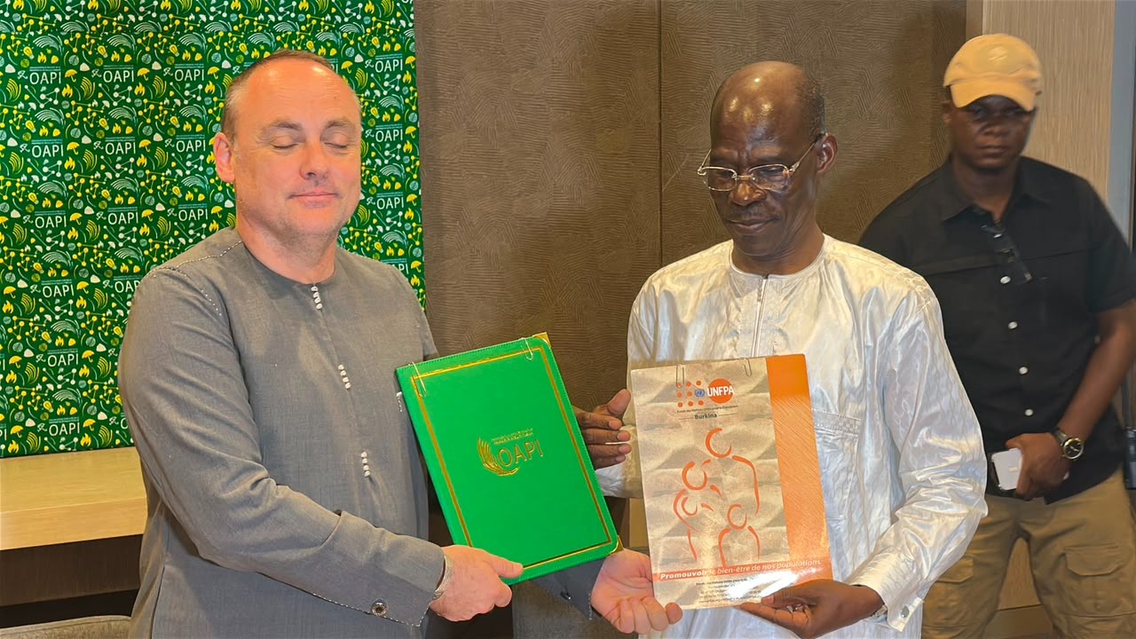 Signature d’un contrat entre l’OAPI et l’UNFPA Burkina Faso pour promouvoir l’innovation au service des femmes